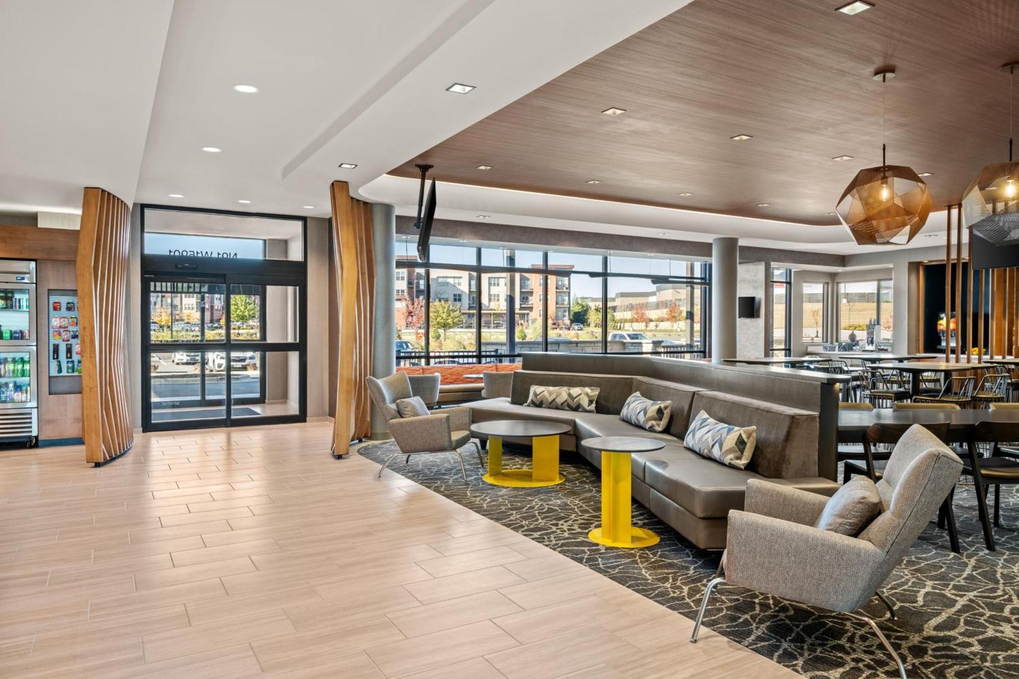 Springhill Suites By Marriott Menomonee Falls Экстерьер фото
