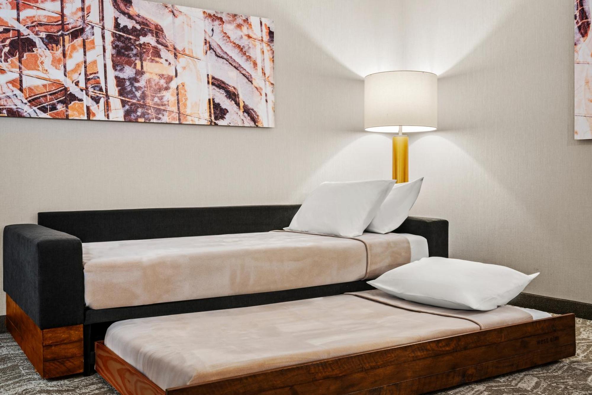 Springhill Suites By Marriott Menomonee Falls Экстерьер фото