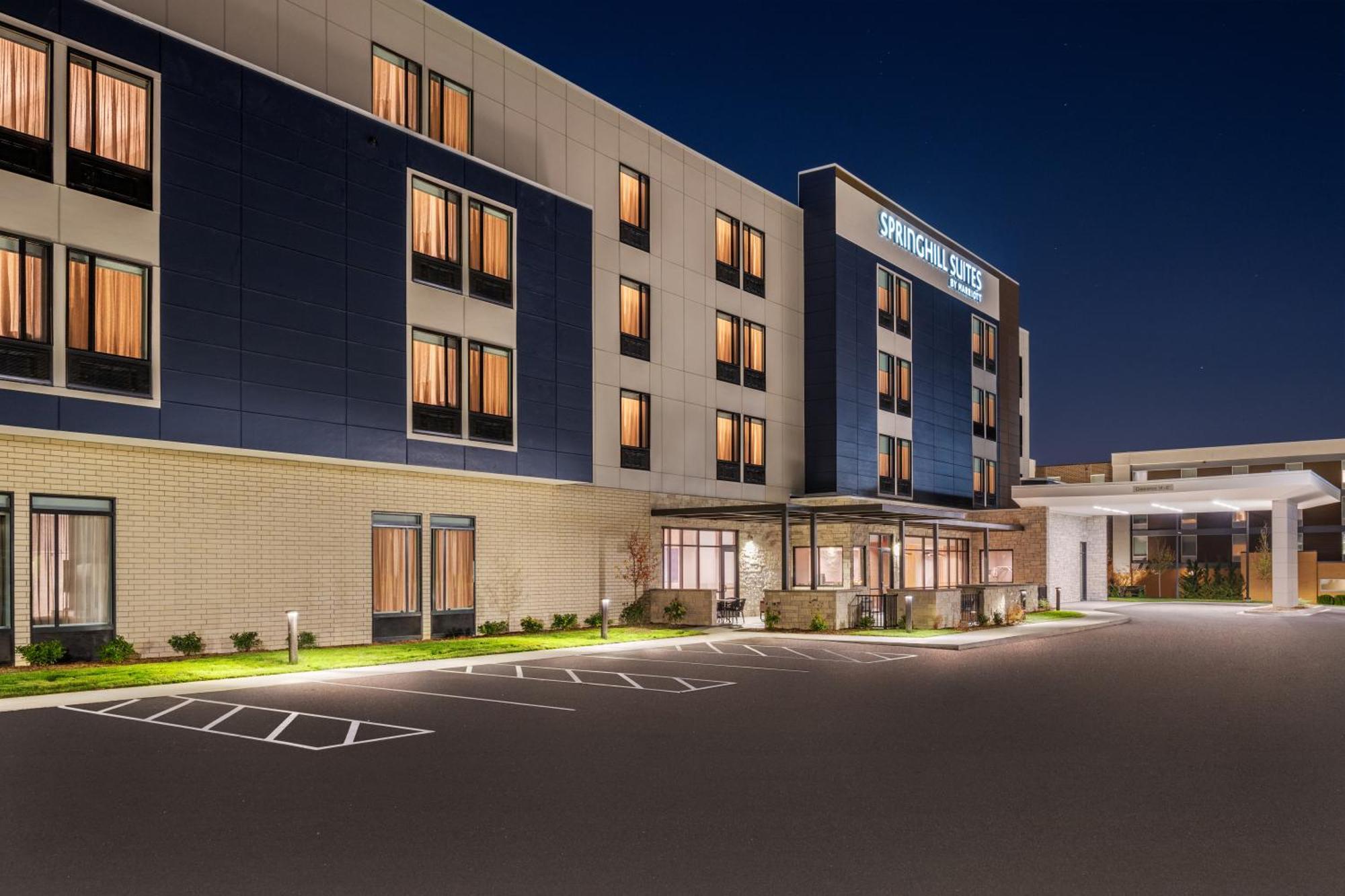 Springhill Suites By Marriott Menomonee Falls Экстерьер фото