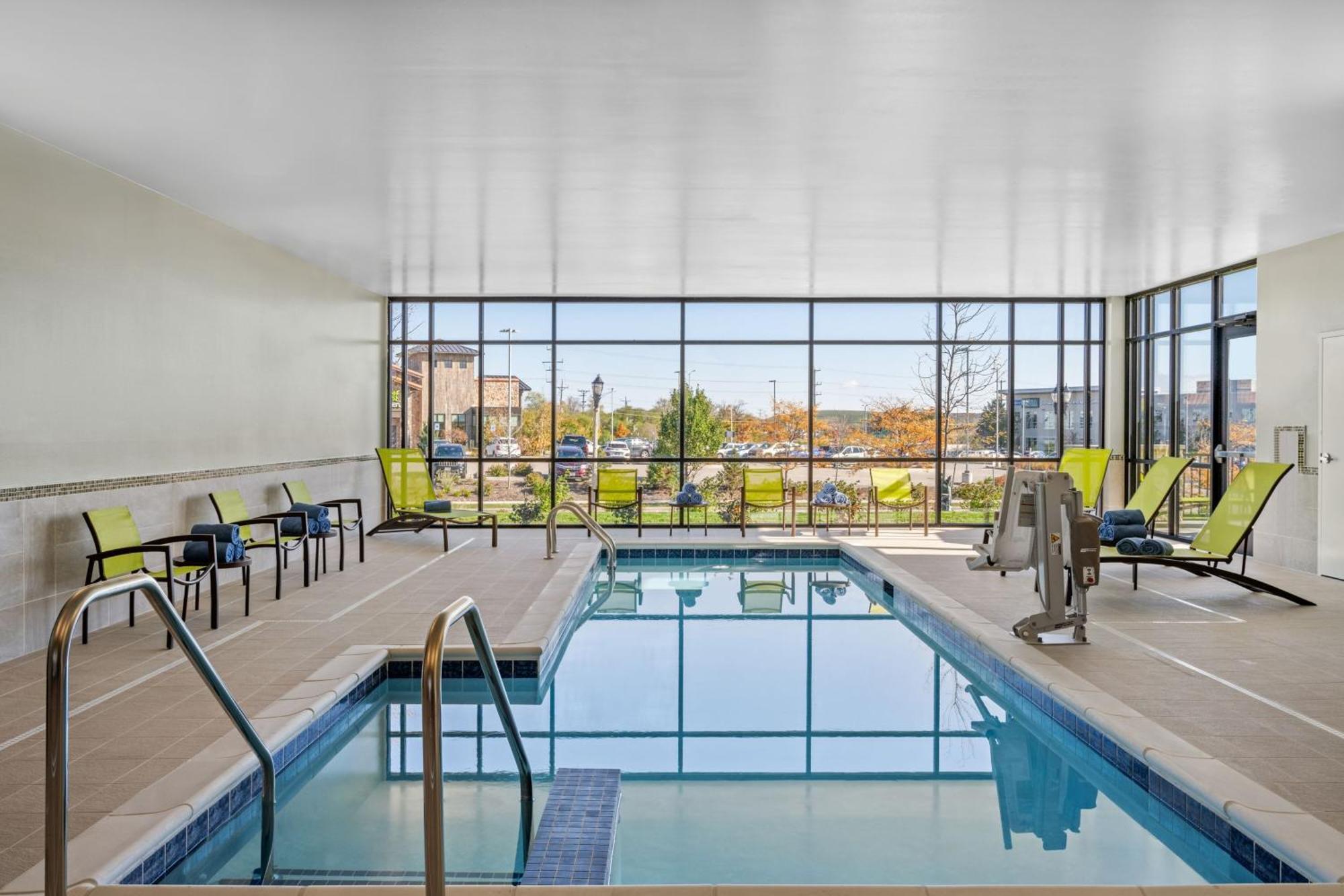 Springhill Suites By Marriott Menomonee Falls Экстерьер фото