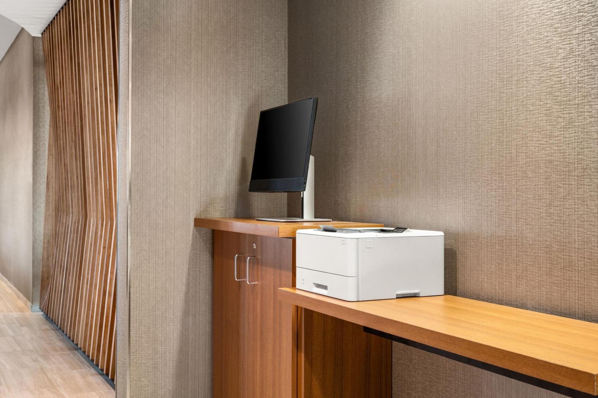 Springhill Suites By Marriott Menomonee Falls Экстерьер фото