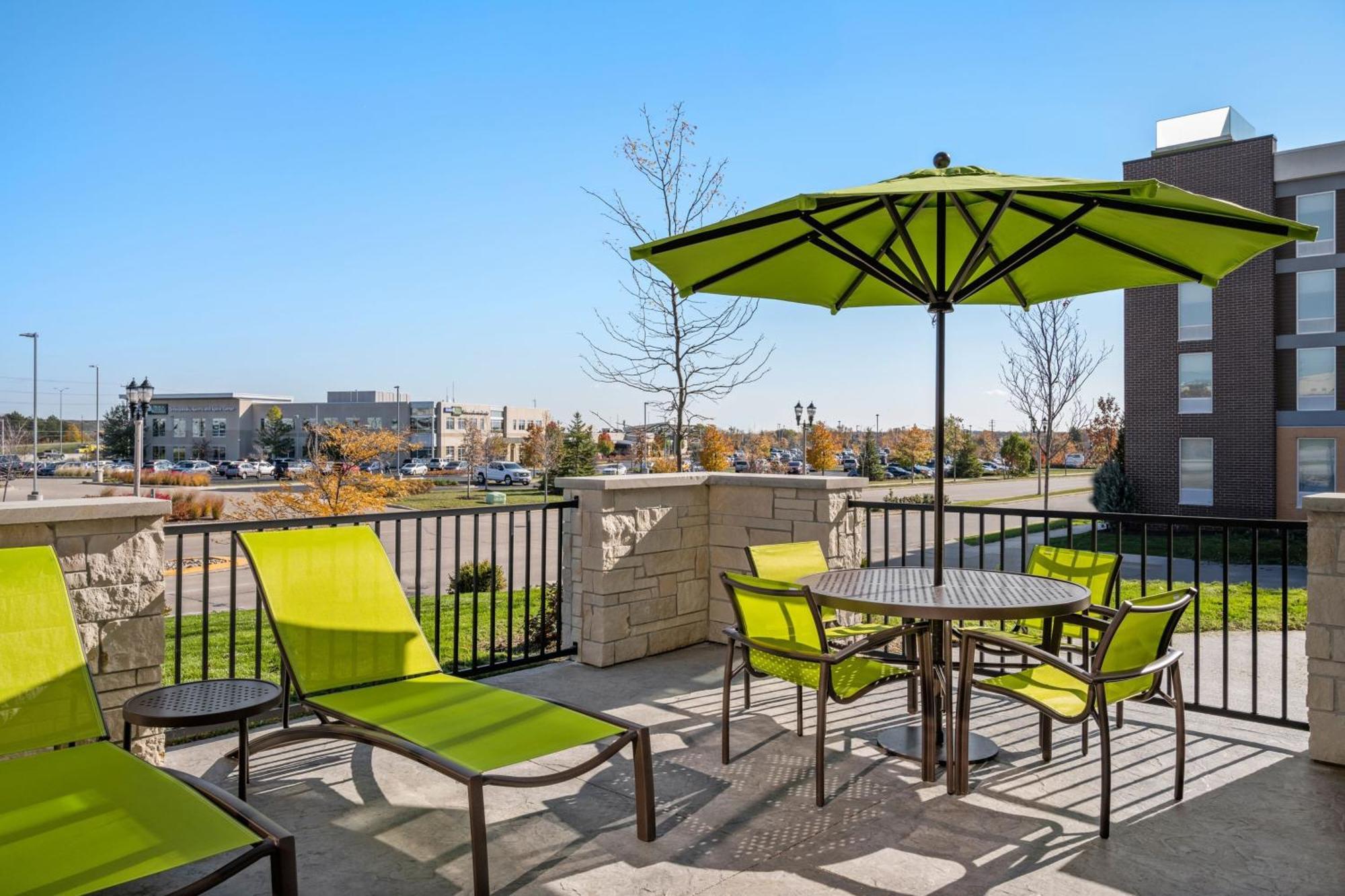 Springhill Suites By Marriott Menomonee Falls Экстерьер фото